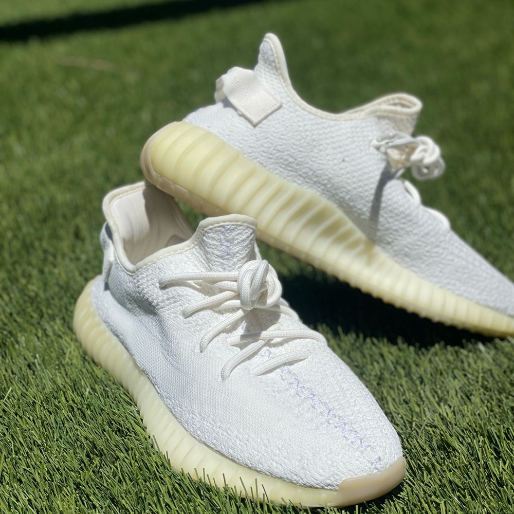 Adidas Yeezy 350 Boost V2 | Cream / Triple White - like new (US 9.5 men’s) - Picture 5 of 9